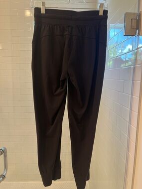Lululemon women’s Black Performance Midrise Jogger Pants